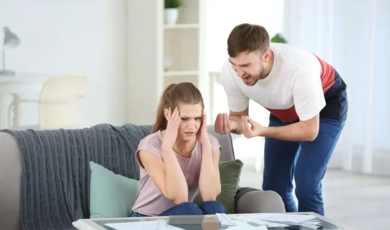 ein paar Leute, die streiten